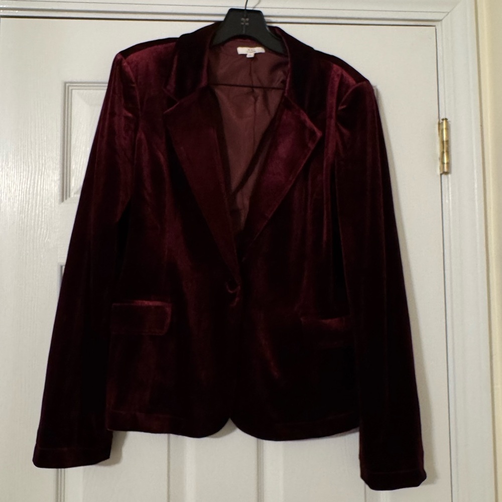 Luxurious Velvet Women's Blazer in Deep Burgundy